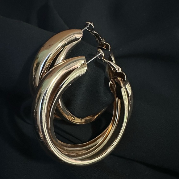 Fashion earrings, large hoops. - Picture 8 of 9